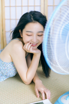 贤妻良母鹦鹉晒月